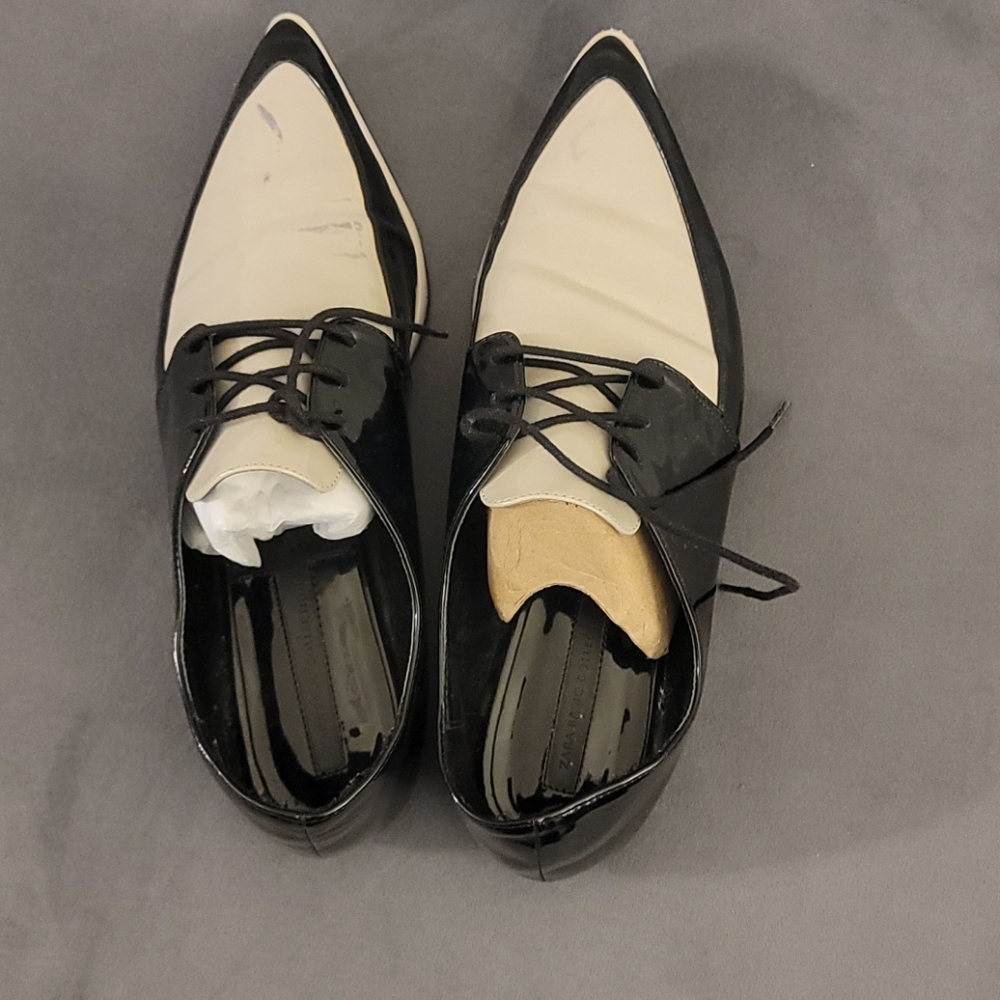 Zara  patent leather cream and black blutchers